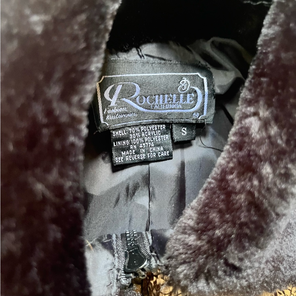 Rochelle California Faux Fur Metallic embossed jacket (S) - Picture 4 of 5